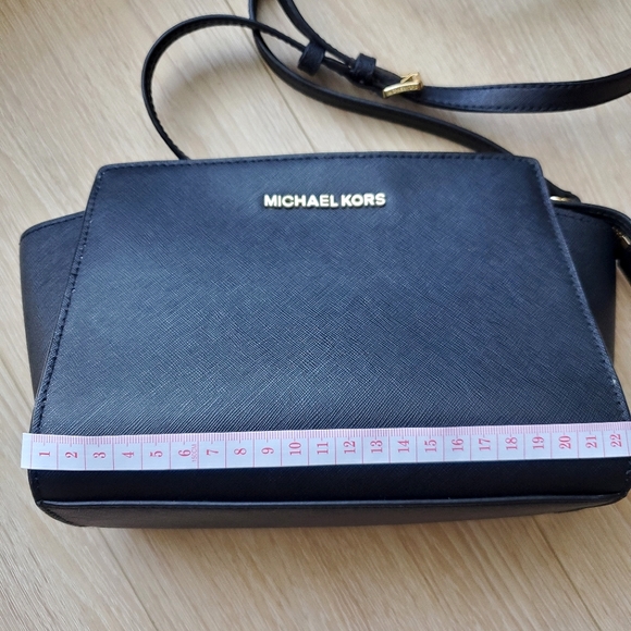 Michael Kors Selma Crossbody - Picture 2 of 5